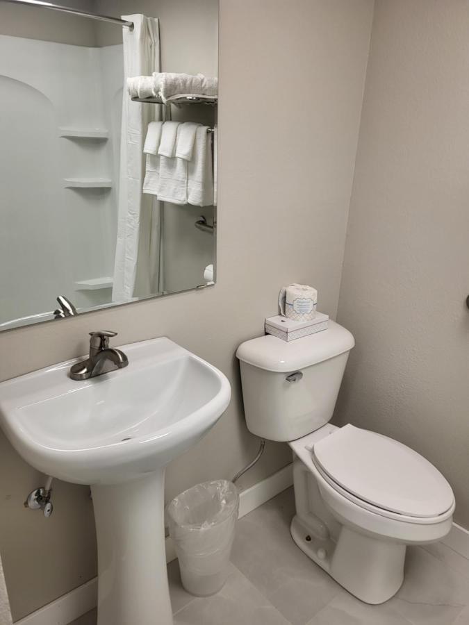 Red Fox Inn And Suites Waverly Extérieur photo